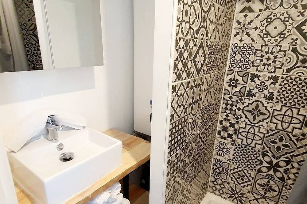 Apartamento entero, L'Efficient Aparthotel: Charming Accommodations in Brive in Brive-la-Gaillarde, Brive-la-Gaillarde region