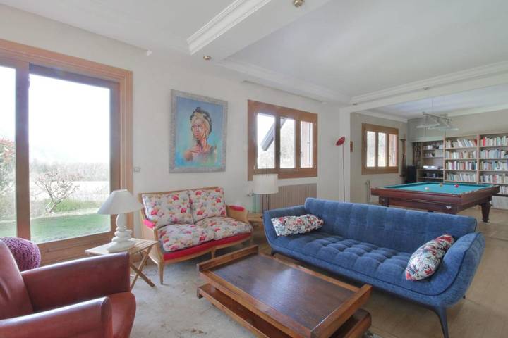 Location de vacances pour 10 personnes, avec piscine et jardin à Chanaz - 3