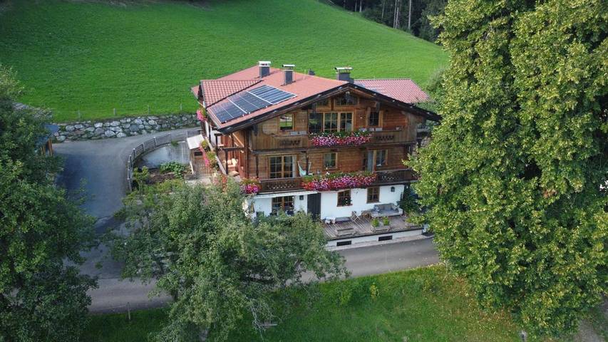Ferienwohnung für 10 Personen, mit Balkon und Garten sowie Sauna und Ausblick
