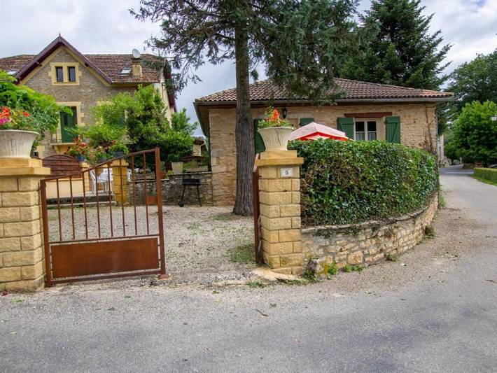 Location de vacances pour 4 personnes, avec terrasse et piscine à Mazeyrolles - 4