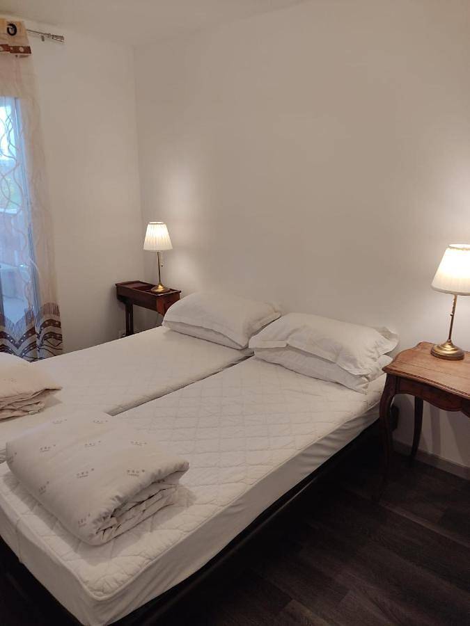 Appartement entier, Grande maison avec vue sur le lac in Saramon, Gers