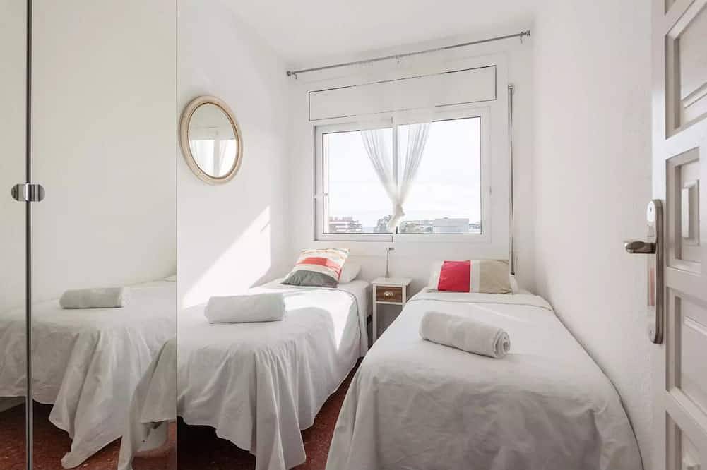 Entire apartment, Apartament Muralla 30 min Barcelona near beach and train station in Vilassar de Mar, Costa del Maresme