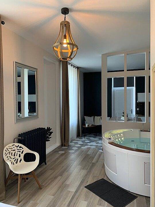 Chambres & table d'hôtes avec spa privatif - La Suite "Olivier l'ardéchois" in Bourgueil, Vallée de la Loire