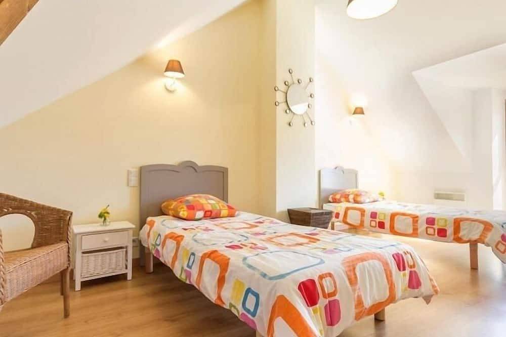 Gîte rénové avec jardin et terrasse sur exploitation agricole, proche étang et lac, parfait familles in Les Touches, Région de Châteaubriant