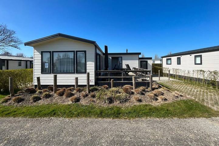 Chalet für 6 Personen, mit Pool und Garten in Kamperland