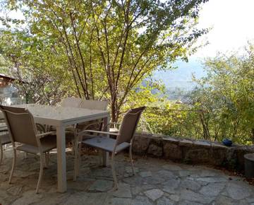 Gîte pour 6 personnes, avec terrasse dans les Alpes maritimes