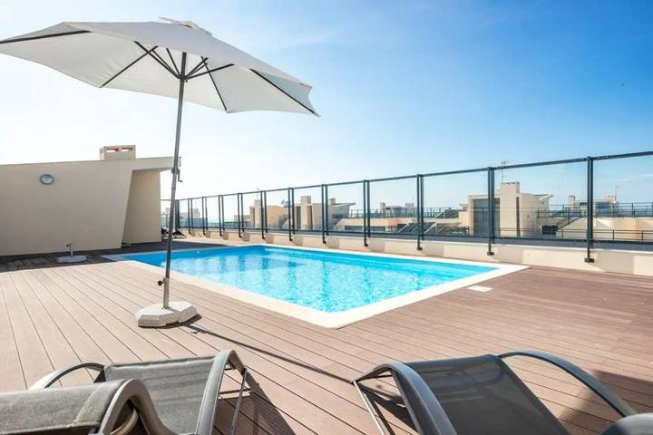 Ferienwohnung für 12 Personen, mit Balkon und Pool sowie Seeblick und Ausblick - 1
