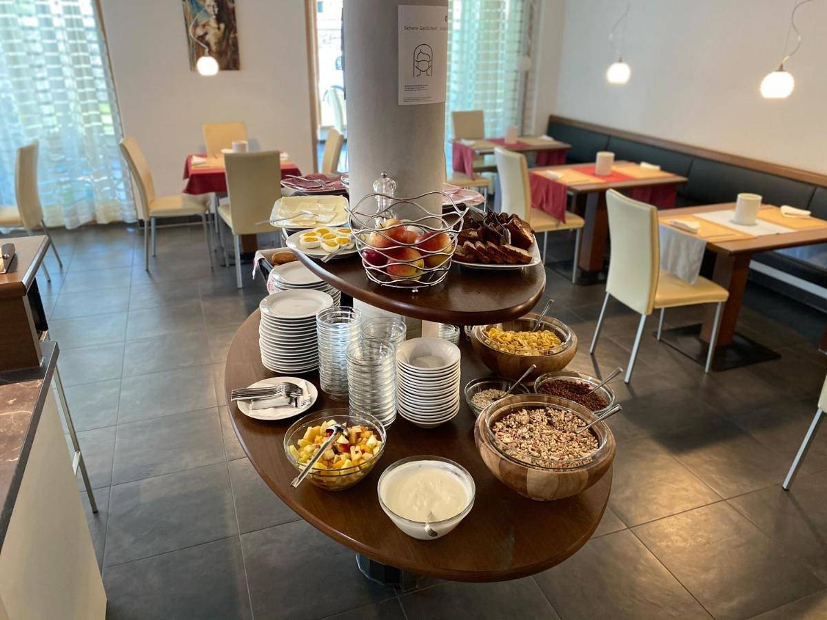 Garni - Hotel Am Burghuegel in San Candido, Karnischer Hauptkamm