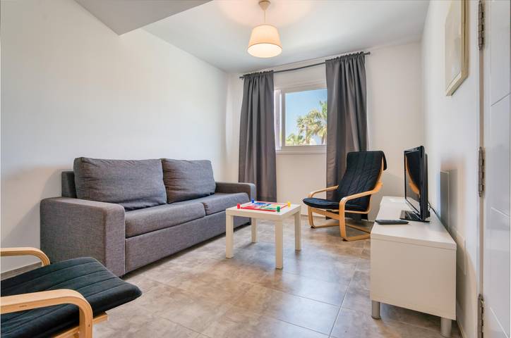 Apartamento entero, Apartamento "Son Blanc II" cerca de la playa con piscina, aire acondicionado, terraza y jardín; aparcamiento disponible in Son Blanc, Ciudadela