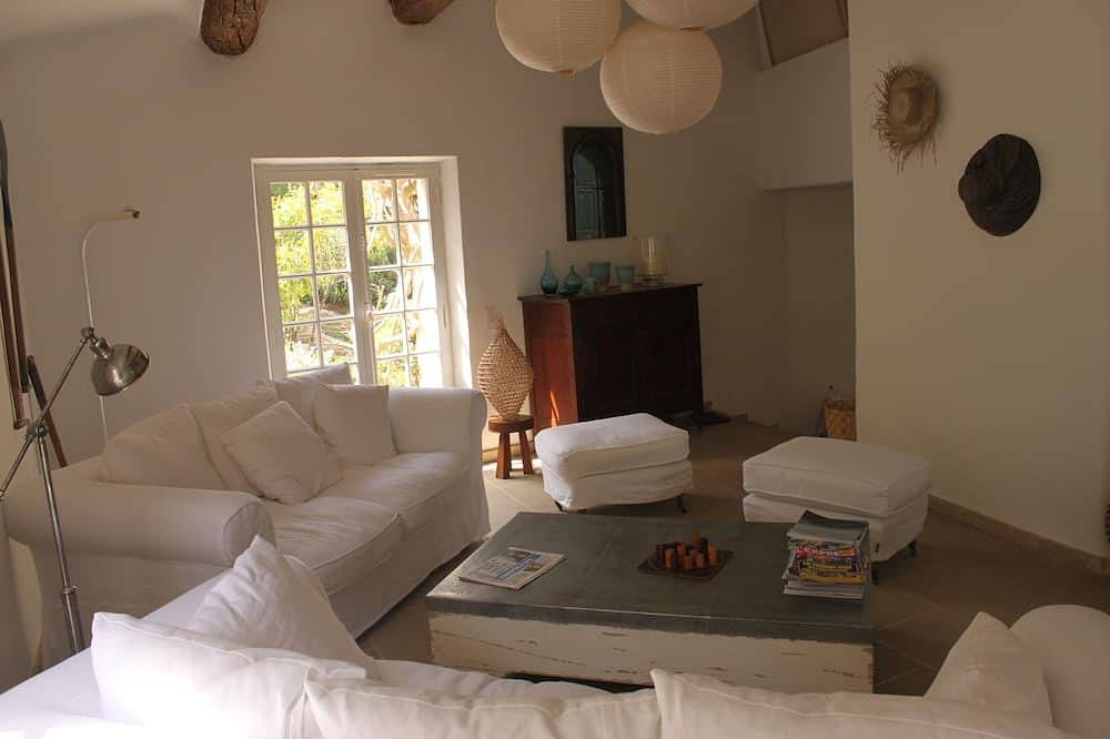 Villa mit Südausrichtung, am Meeresufer, privates Anwesen am Cap Bénat in Cap Bénat, Bormes-les-Mimosas