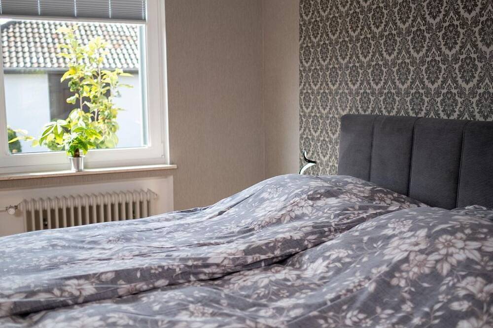 Ganze Wohnung, 2-Bett-Ferienwohnung Zweisamkeit, Bad/Wc - Villa Basilika, Ferienwohnungen in Prüm, Naturpark Hohes Venn-Eifel