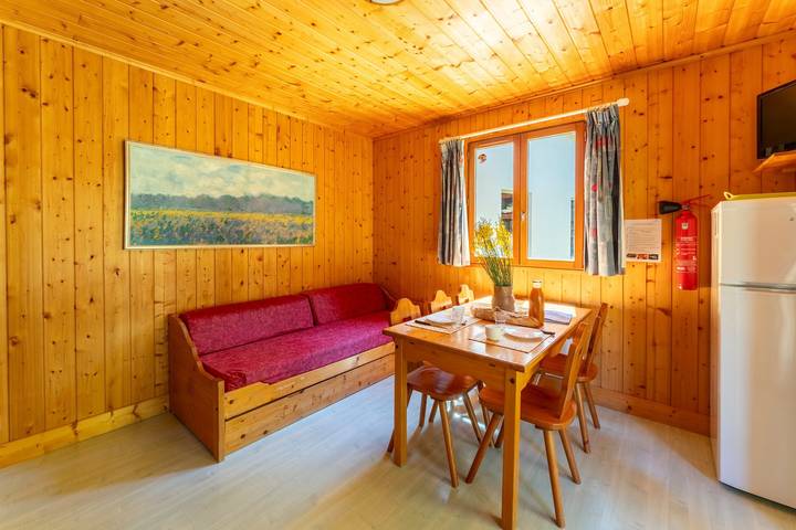 Chalet 'Gite Romarin' con piscina condivisa, terrazza privata e Wi-Fi in Mirabel-aux-Baronnies, Nyons e dintorni