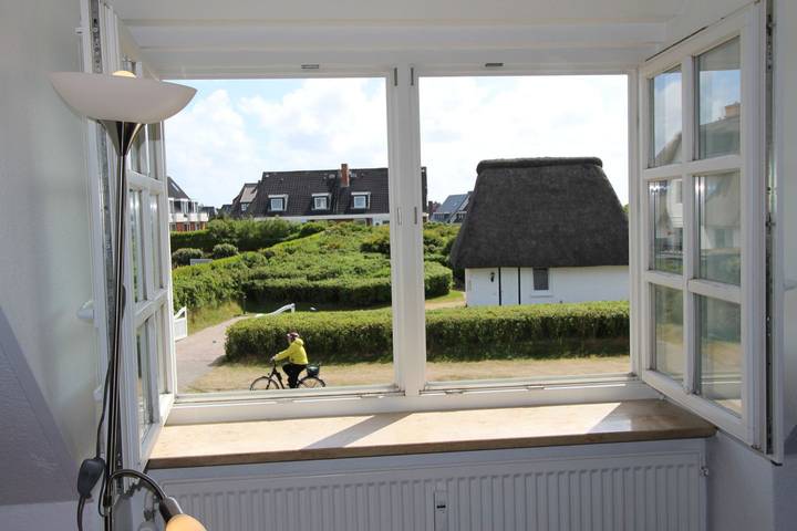 Ganze Wohnung, Moderne und helle Ober- und Dachgeschoss-Wohnung in Top-Lage in Wenningstedt in Nordfriesische Inseln (Schleswig-Holstein) (Schleswig-Holstein), Wenningstedt