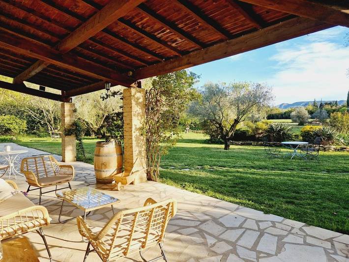 Chambre d’hôte pour 2 personnes, avec terrasse et vue ainsi que jardin et piscine à Eygalières - 3