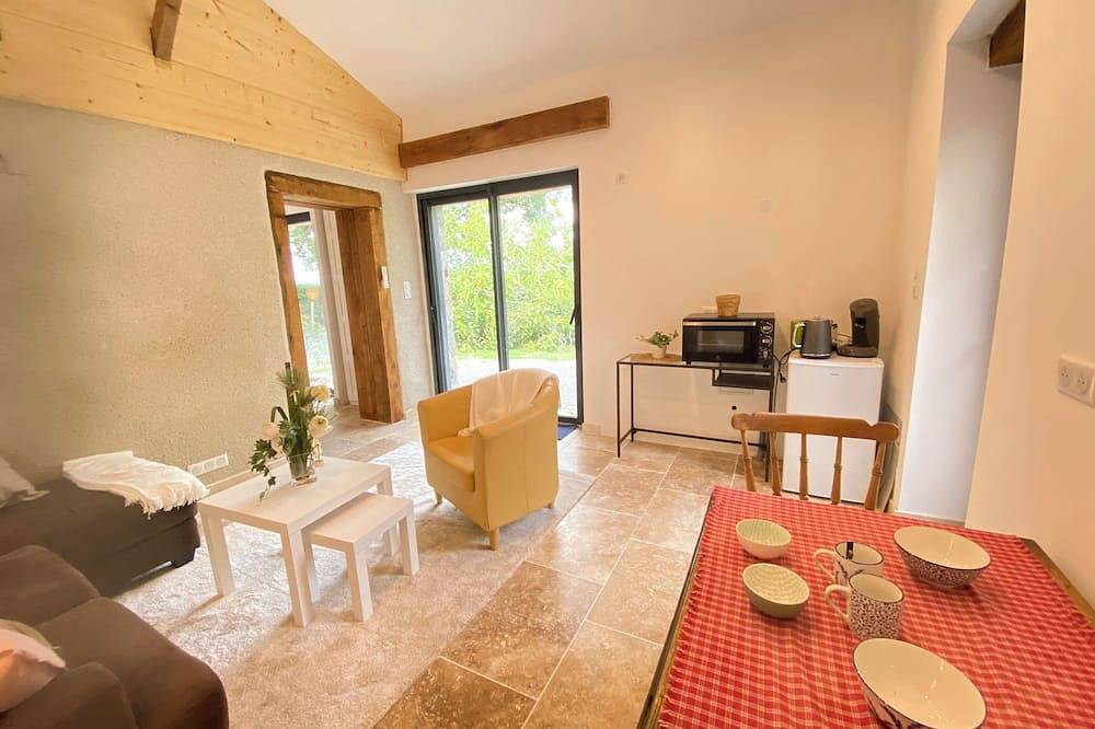 Lodge Avec Mini-Cuisine 1 Chambre Salle D'Eau Salon Terrasse Jardin Prive Clos in Lasserre (Lot-et-Garonne), Région de Nérac