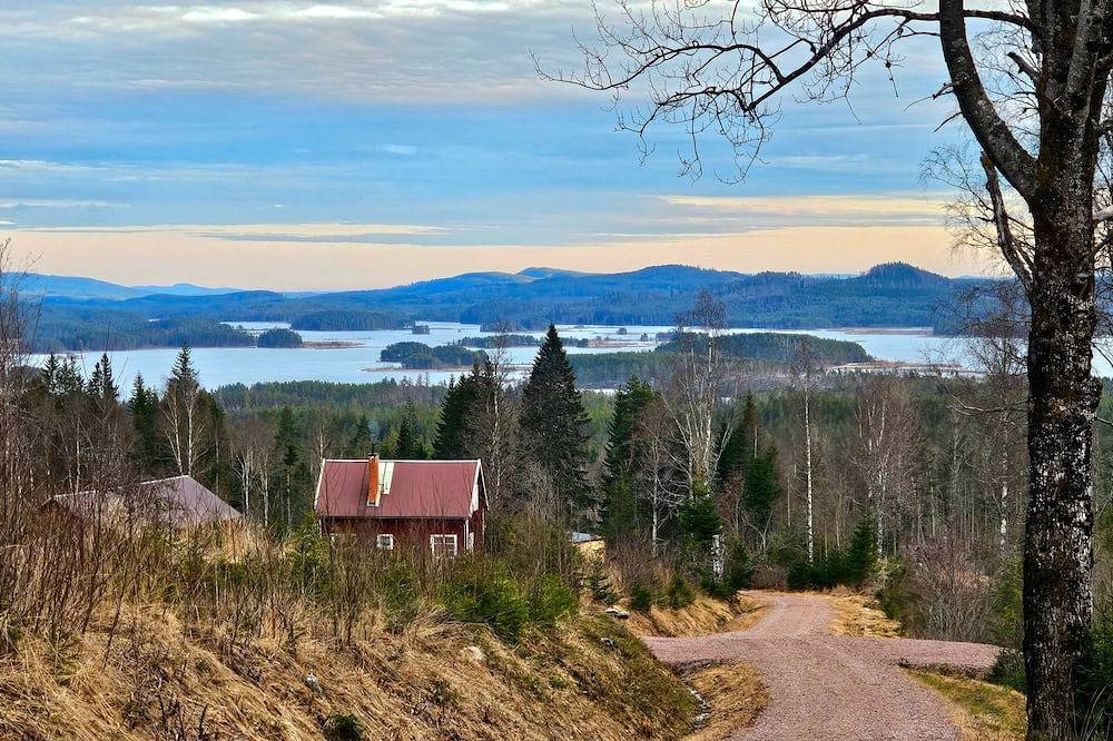 Häxans Hus – Ferienhaus in Dalarna mit Seeblick und Alleinlage in Ludvika, Dalarna