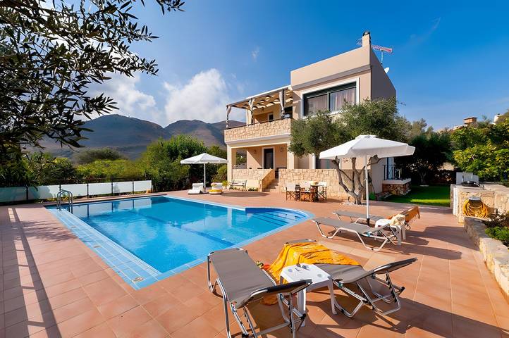 Villa Renata with Private Pool, Mountain View, Wi-Fi and Air Conditioning in Chania Området