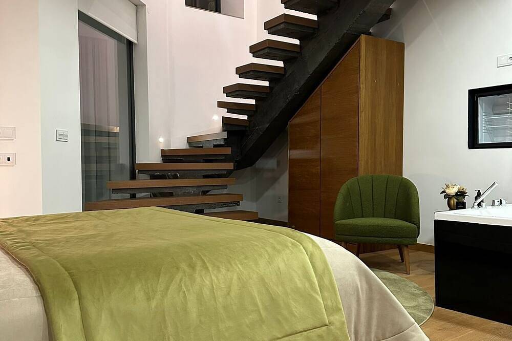 Delightful 4-bedroom estate with Ac in Varzea de Abrunhais in Lamego, Douro-Tal