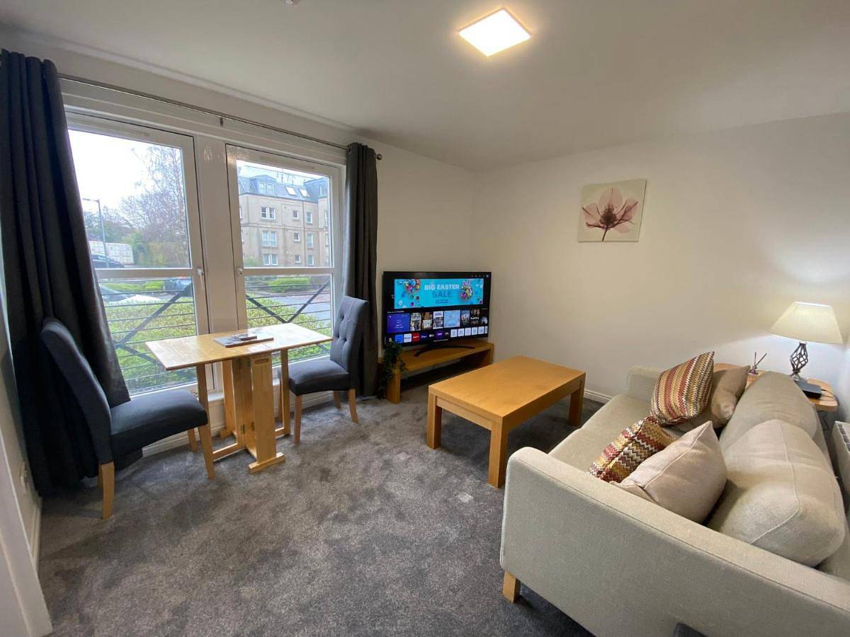 Entire apartment, Two-Bedroom Apartment in Dunfermline, Fife region