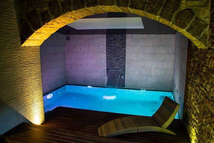 Casa rural para 2 personas, con jardín además de piscina y vistas, Se admiten mascotas en Cataluña