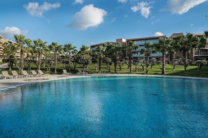 Apartamento de férias para 4 pessoas, com piscina e varanda e ainda jardim na Praia dos Salgados