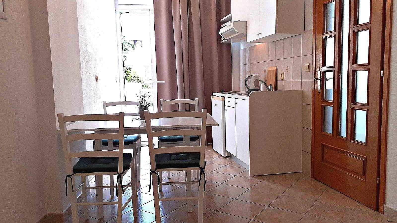 Ganze Ferienwohnung, Ferienwohnung mit Balkon in Strandnähe in Baska Voda, Makarska Riviera