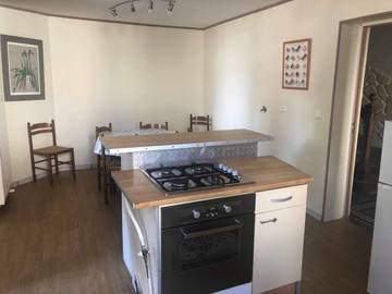 Gîte pour 6 personnes, avec terrasse dans Le Donjon