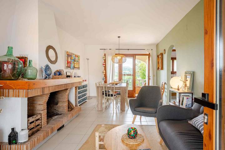 Location de vacances pour 6 personnes, avec Terrasse ainsi que Jardin et Piscine à Bellcaire d'Empordà