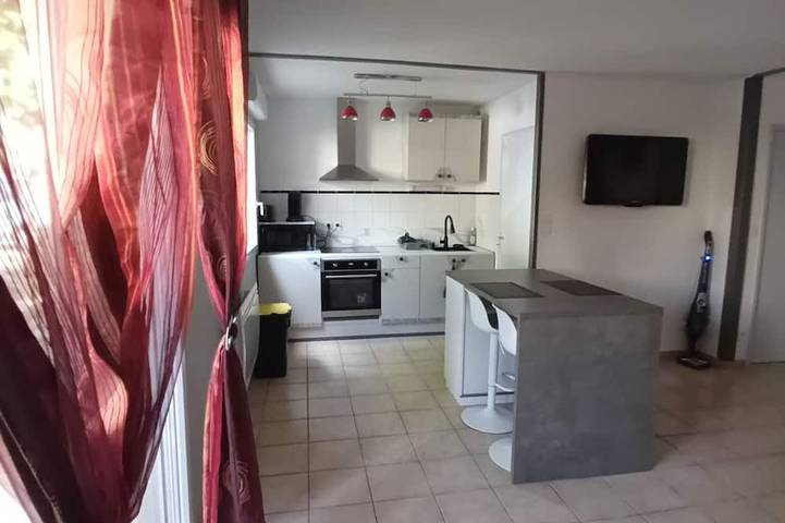 Appartement entier, Appartement T2 en rez-de-chaussée avec 2 parkings sécurisés in Millau, Parc naturel régional des Grands Causses
