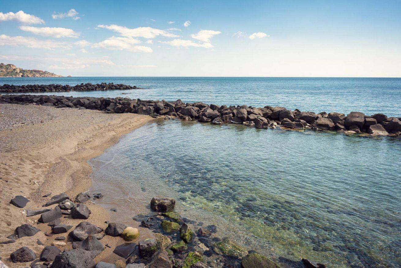 Entire apartment, Guesthost - Lemon Tree Apartments Casa Blu in Giardini-Naxos, Messina Province