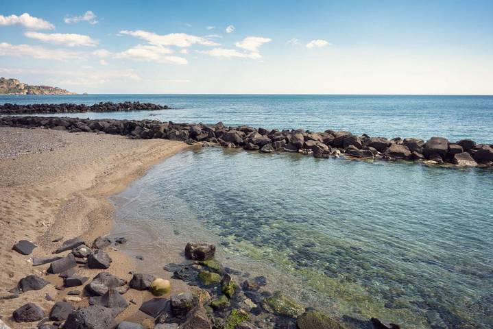 Appartamento intero, Guesthost - Lemon Tree Apartments Casa Blu in Giardini-Naxos, Provincia di Messina