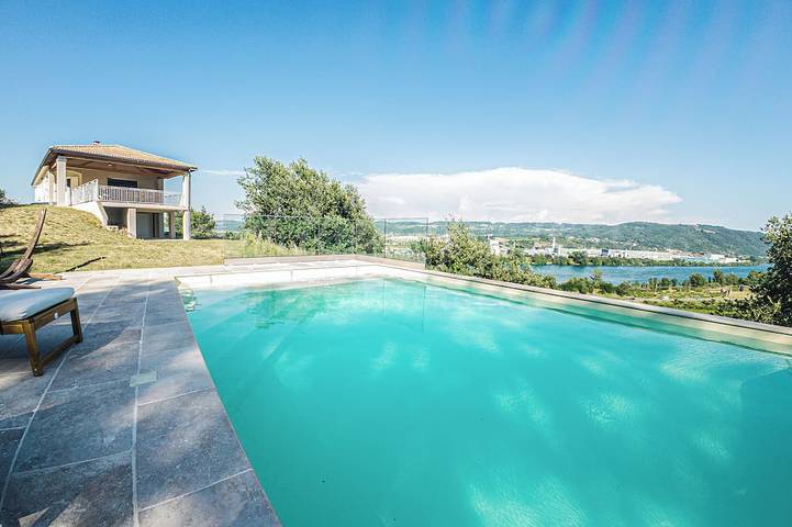 Location de vacances pour 10 personnes, avec Jardin à Andance