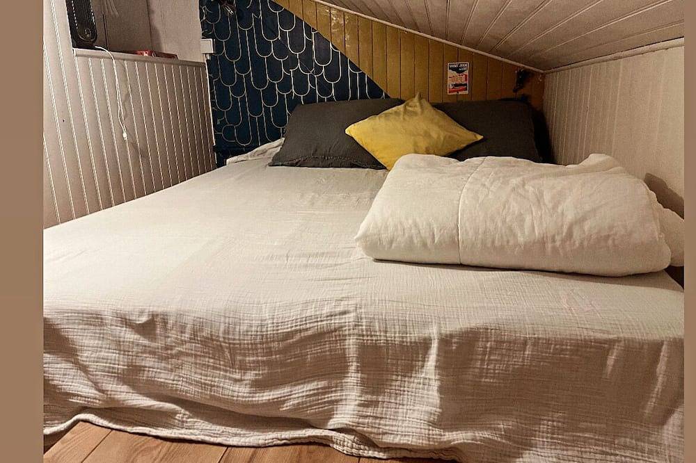Entire apartment, Charming apartment on the port of Ciboure 3/4.nights in Ciboure, Bayonne region