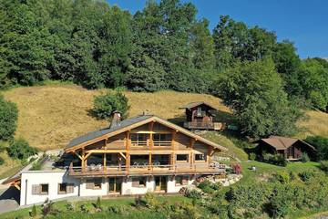 Chalet pour 18 personnes, avec jardin et jacuzzi à Cordon