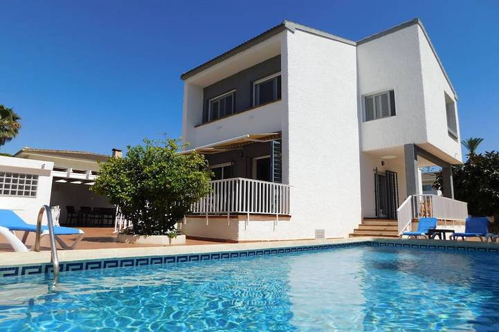 Vakantiehuis voor 8 personen, met terras en tuin in La Zenia