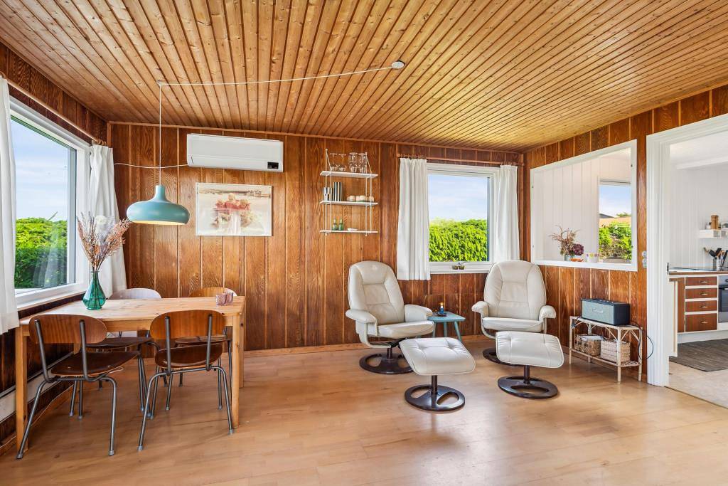 Älteres, gemütliches Ferienhaus mit Panoramablick auf die Aarhus-Bucht, nahe dem Sandstrand in Skødshoved, Knebel