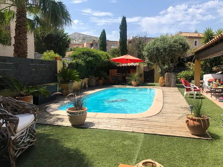 Chambre d’hôte pour 2 personnes, avec Terrasse ainsi que Jardin et Piscine à Marseille