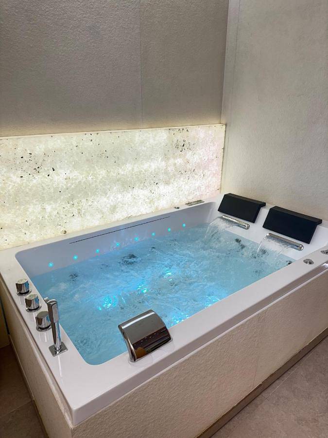 Gîte pour 2 personnes, avec terrasse ainsi que jacuzzi et sauna à Mitry-Mory - 2