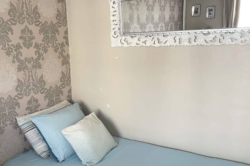 Entire apartment, Large family home, close to transport and shops, 7 min Paris, free parking in Cachan, Val-de-Marne