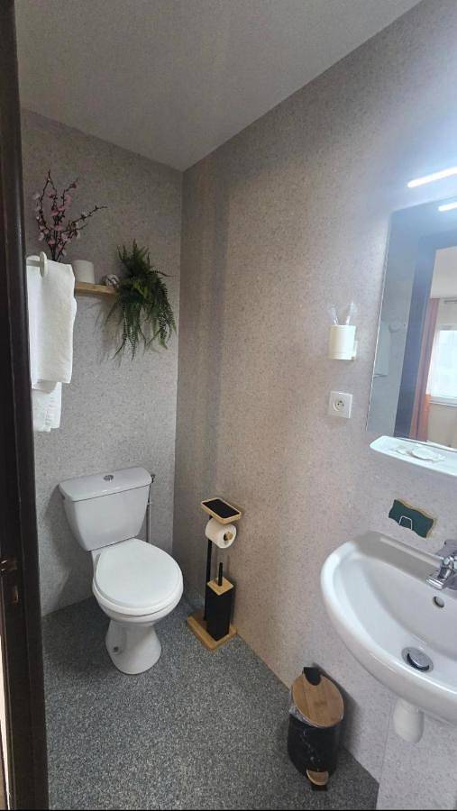 Résidence Les Poiriers Vittel - Chambre type hôtel avec Salle de bain privée in Norroy (Vosges), Neufchâteau