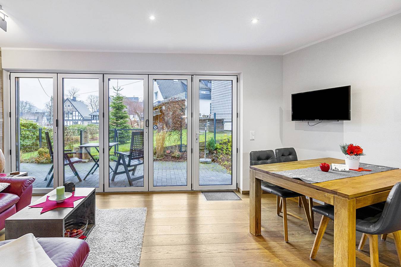 Ganze Wohnung, Ferienwohnung 'Buchfink B, 50qm' mit Bergblick, privater Terrasse und Wlan in Lennestadt, Sauerland