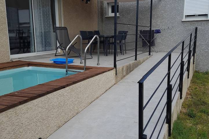 Location de vacances pour 6 personnes, avec Terrasse à Combas