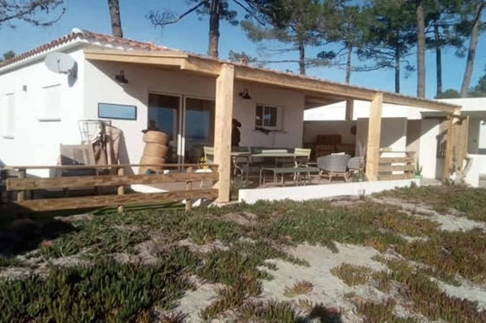 Bungalow nouvellement rénové  en bord de plage avec terrasse in Marina d'Oru, Ghisonaccia
