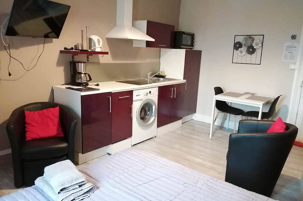 Apartamento entero, Coqué Studio Meublé Jolie Vue, au Calme, 300m des Thermes in Vittel, Neufchâteau