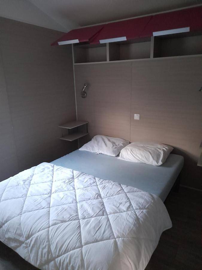 Location de vacances pour 5 personnes, avec piscine ainsi que jacuzzi et terrasse à Genouillé - 4