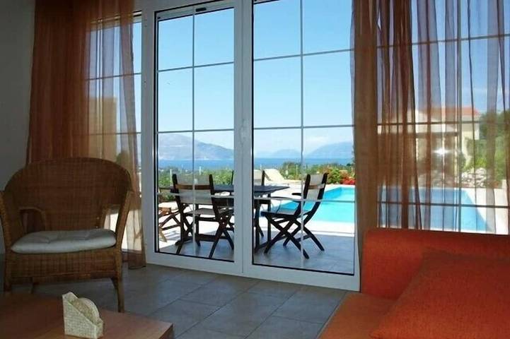 Cómoda villa moderna con piscina privada y vistas impresionantes in Cefalonia
