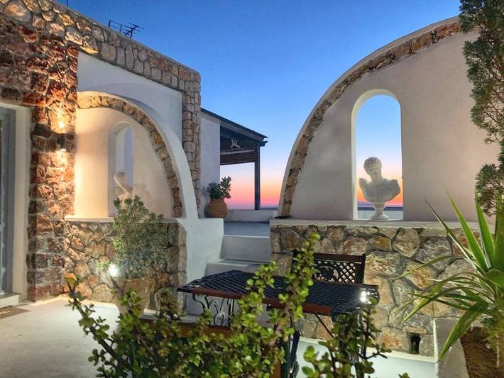 Maison d’hôte pour 2 personnes, avec Terrasse et Piscine à Thera