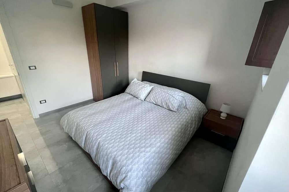Entire apartment, Beautifully renovated apartment offering authentic Italian country style living! in Mendicino, Cosenza Province