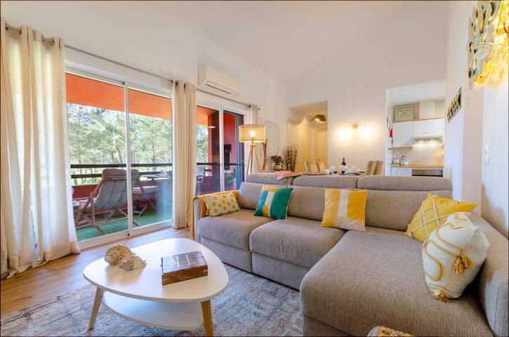 Apartamento de férias para 4 pessoas, com jardim e vista para o lago e ainda vista em Aroeira