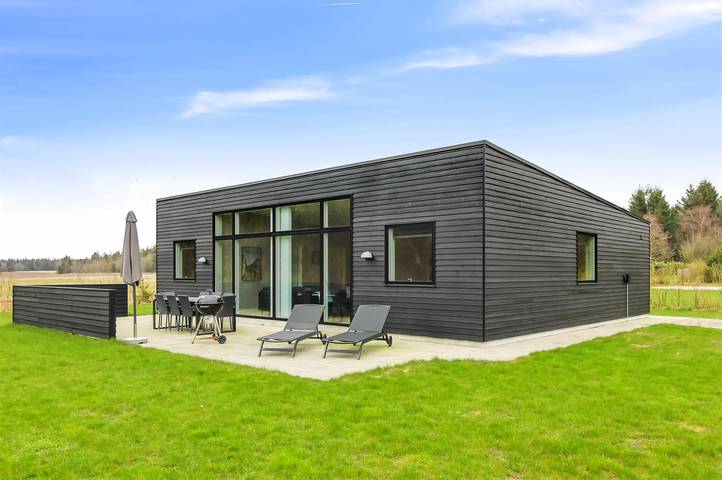 Ferieudlejning for 8 personer, med pool og terrasse i Arrild